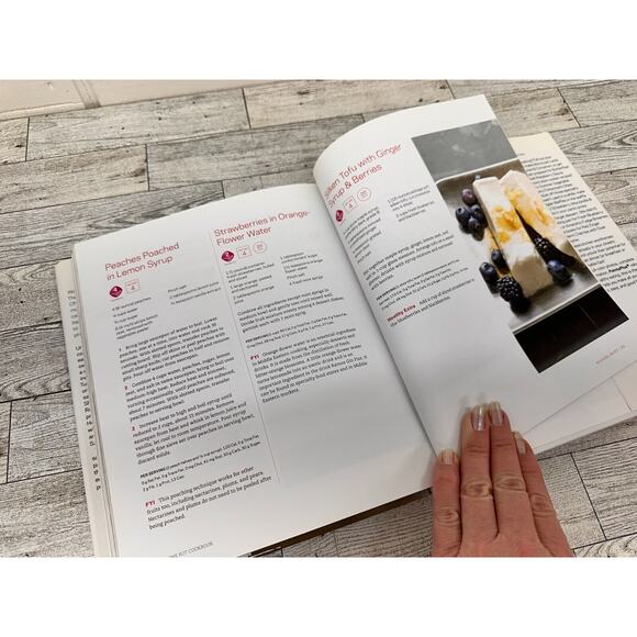 41067. Weight Watchers One Pot Cookbook 2012 HCDJ WW Recipes - Yum! - Picture 5 of 16